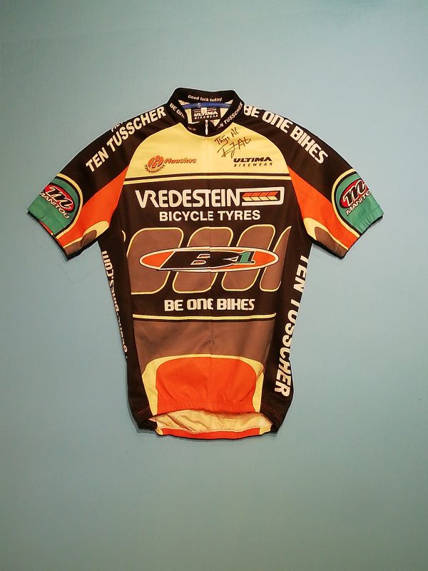 BE ONE BIKES-VREDESTEIN 2002